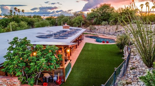 6101 Camino De Santa Valera, Tucson AZ  85718-3722 exterior