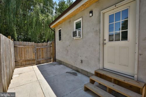 1524 Leithgow St, Philadelphia PA 19147-1514 exterior