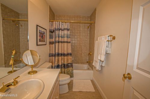 47 Fairwynds Dr, Lenox MA 01240-2729 exterior