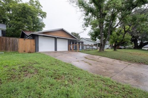 2021 Encino Cir, Austin TX  78723-5714 exterior