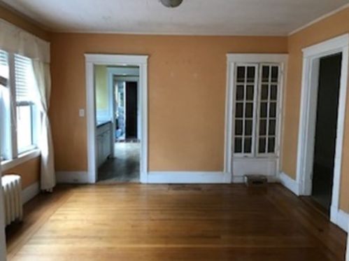 13 Roslyn St, Salem MA 01970-4653 exterior