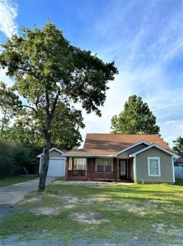 93 Tiger Lily Ln, Defuniak Springs, FL 32433-7558