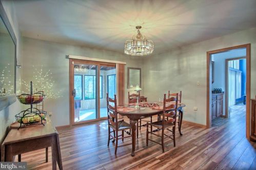 409 Dart Dr, Hanover PA 17331-1327 exterior