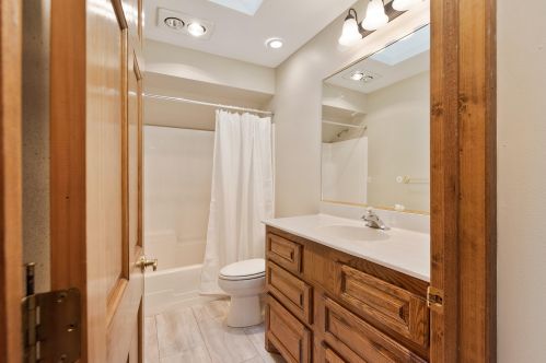 3238 105th St, Milwaukee WI 53222-3325 exterior