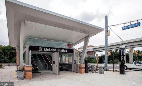 1601 Spring Gate Dr, Mc Lean VA 22102-3458 exterior