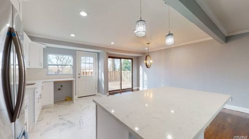 21 Deepdale Dr, Huntington Station NY 11746-4220 exterior