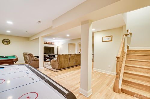 21 Southfield Rd, Edison NJ 08820-3141 exterior