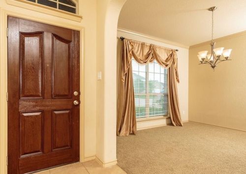 1631 Secretariat Ln, Irving TX  75060-4889 exterior