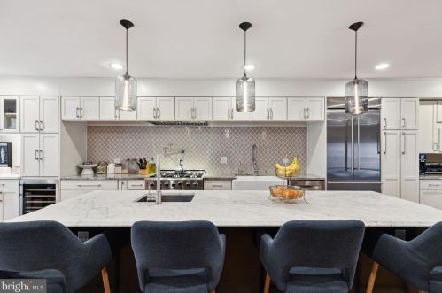 128 Bainbridge St, Philadelphia PA  19147-2402 exterior