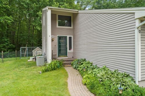 12 Jennifer Dr, Concord, NH 03301-5902