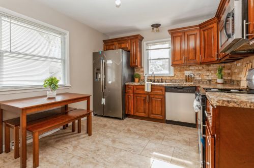 3745 51st St, Milwaukee, WI 53220-2007