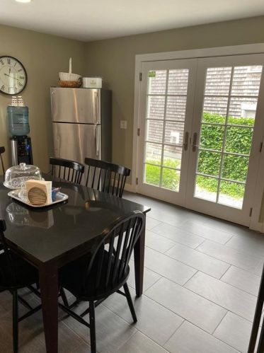 205 Spg St, Middletown RI 02840-6804 exterior