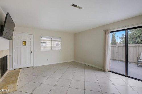 553 E St, Oxnard CA 93030-6983 exterior