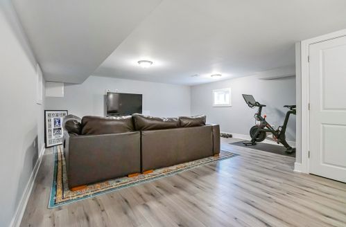 4310 Bernard St, Chicago IL 60618-1109 exterior