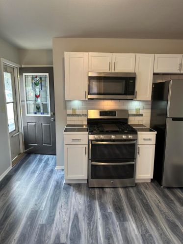 5233 65th St, Milwaukee, WI 53218-3009