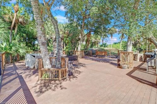 2960 70 St, Naples FL 34105-7219 exterior