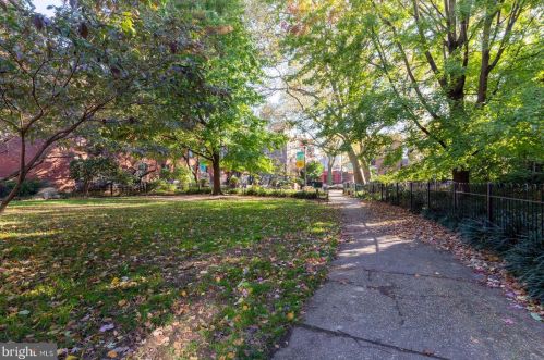 212 Catharine St, Philadelphia PA  19147-3303 exterior