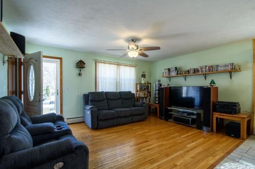 122 Pleasant Vw Dr, Killingly CT 06241-1214 exterior