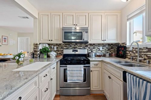 3151 Oarfish Ln, Oxnard CA 93035-1316 exterior