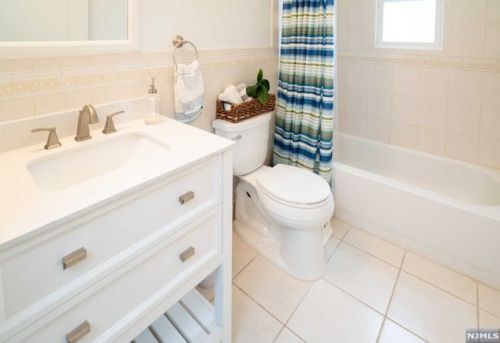 428 Aurora Ave, Cliffside Park NJ 07010-2133 exterior