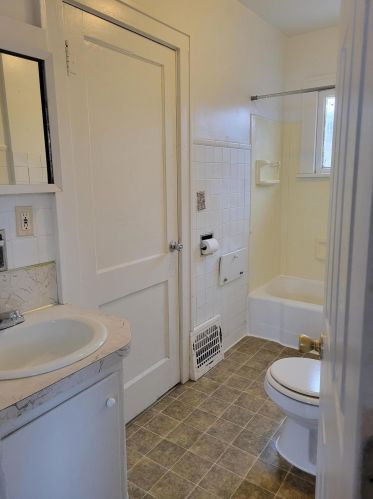 1728 Manz St, Meskegon MI 49442-5706 exterior