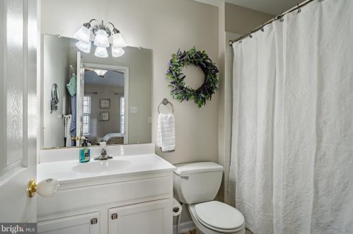 36 Linda Ln, Chester PA 19014-1870 exterior