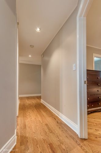 8020 Kilbourn Ave, Chicago IL 60646-5020 exterior