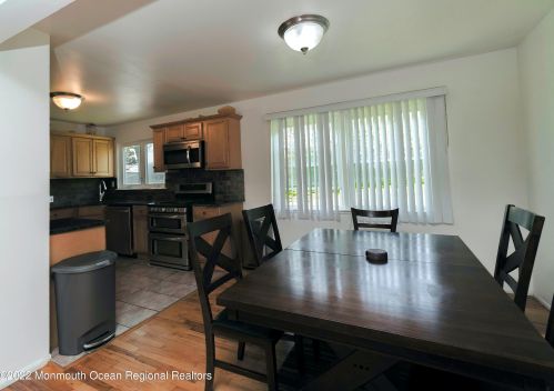 26 Phillips Rd, Edison NJ 08817-4611 exterior