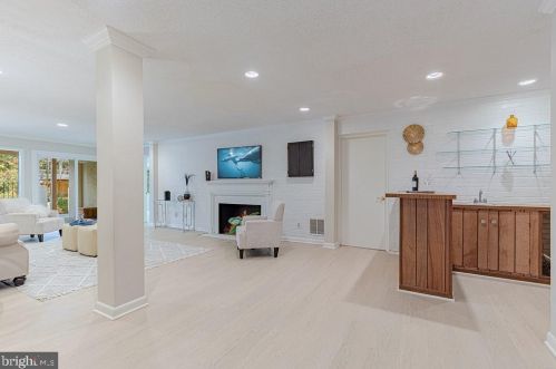 1515 Highwood Dr, Mc Lean VA  22101-5800 exterior