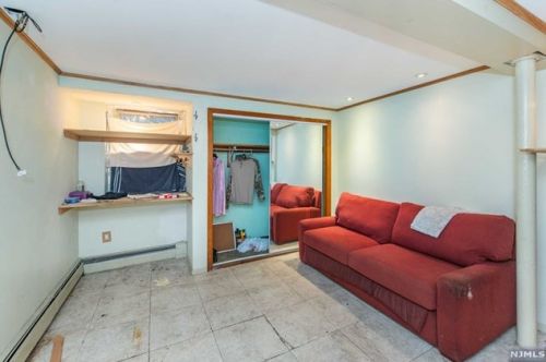 71 St, Union City NJ 07086-7101 exterior