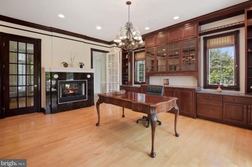 12705 Greenbriar Rd, Rockville MD 20854-6324 exterior