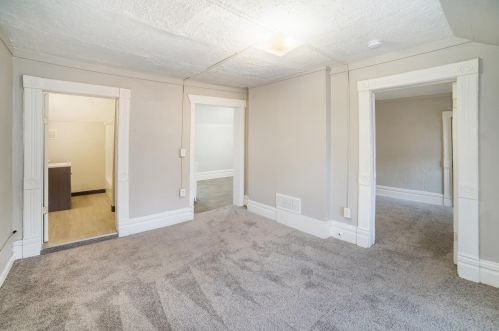 838 Broadway Ave, Grand Rapids MI 49504-3270 exterior