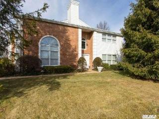 38 Hamlet Dr, Commack NY  11725-4438 exterior