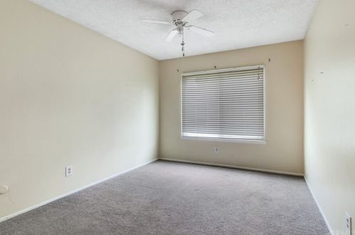 9809 Calle Esplanade, Riverside CA 92503-6202 exterior