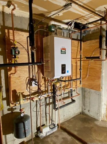 14 Pinney St, Ellington CT  06029-3811 exterior