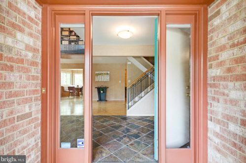 16 Arlive Ct, Rockville MD 20854-2978 exterior