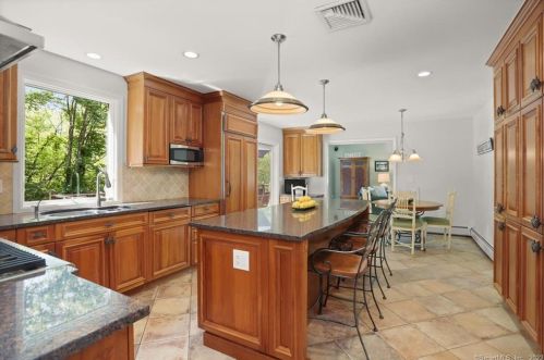 67 Ritch Dr, Ridgefield CT 06877-2815 exterior