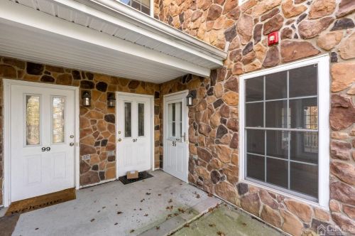 96 Chariot Ct, Piscataway NJ  08854-6667 exterior