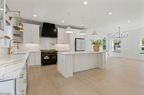 19 Grant Ave, East Hanover NJ  07936-2950 exterior