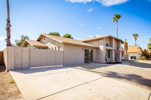 1841 Arroyo Vista Dr, Tucson AZ 85718-5429 exterior