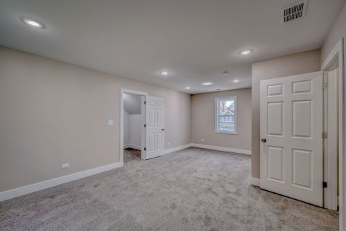 5527 Haddon Ave, Chicago IL  60651-2702 exterior