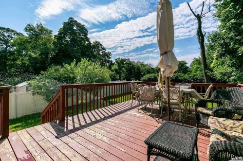 1 Mather Ct, Huntington Station NY 11746-3015 exterior