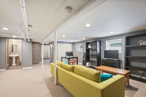 5223 Leamington Ave, Chicago IL 60651-2922 exterior