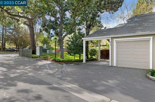 372 Camelback Rd, Concord CA  94523-1357 exterior