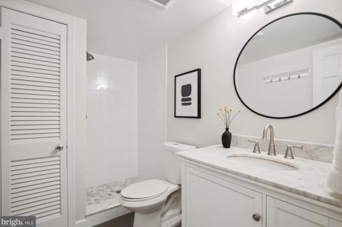 6340 Golf Crse Sq, Alexandria VA 22307-1225 exterior