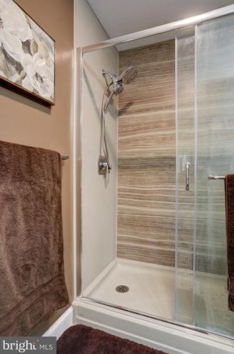 153 Valleybrook Dr, Lancaster PA 17601-4618 exterior