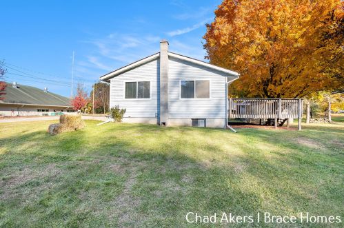 125 High St, Middlevle MI 49333-9466 exterior