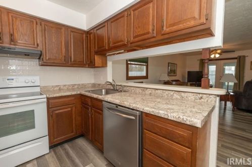 1218 Berkley Cir, Mishawaka IN 46544-4802 exterior