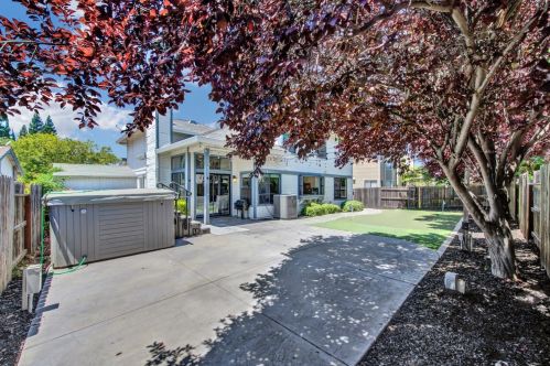 120 Hazelmere Dr, Folsom CA 95630-5522 exterior