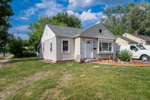 4234 Luscher Ave, Milwaukee, WI 53209-5241